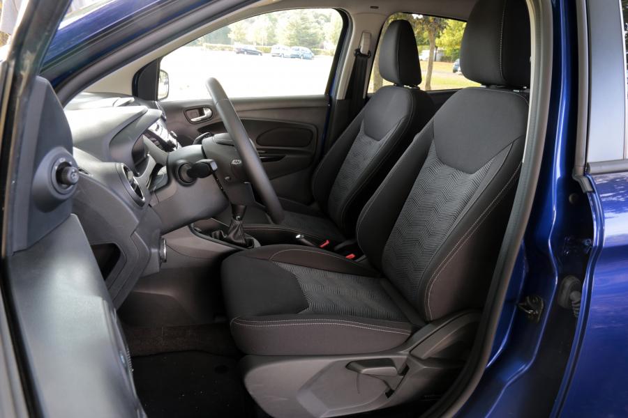 Интерьер Ford Ka+ 2016 года  (EU) (фото 30 из 40)